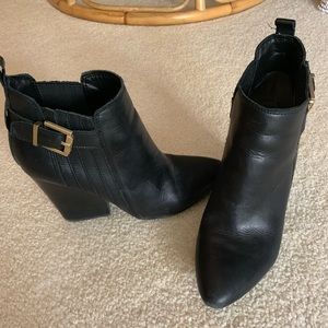 Guess- bootie, pointy heels, Size 7.5M